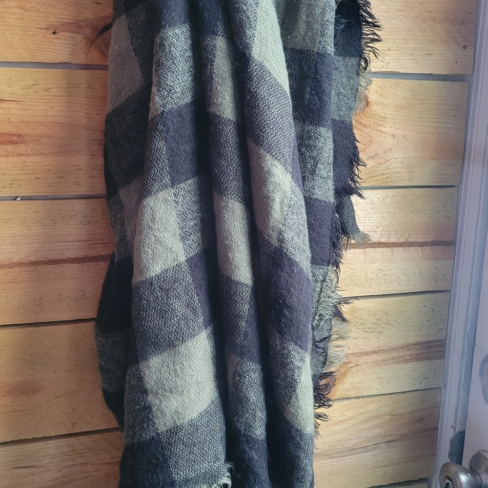 Plaid Black and Gray Throw Blanket